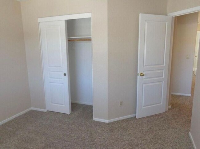 Building Photo - 3200 Fairlands Ct