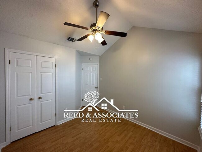 Building Photo - Collierville Townhouse Located on Corner Lot!