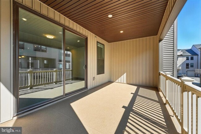 Building Photo - 22310 Seabring Terrace