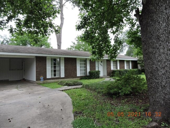 Building Photo - Magnolia Woods - Rodney Drive 3BR/2BA Home for Lease