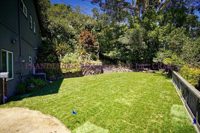 Building Photo - Stylish Greenbrae Home with Sweeping Views...
