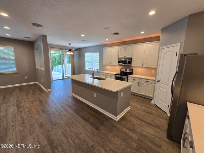 Building Photo - 180 Thornloe Dr