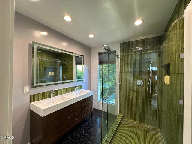 Building Photo - 3551 Dixie Canyon Pl