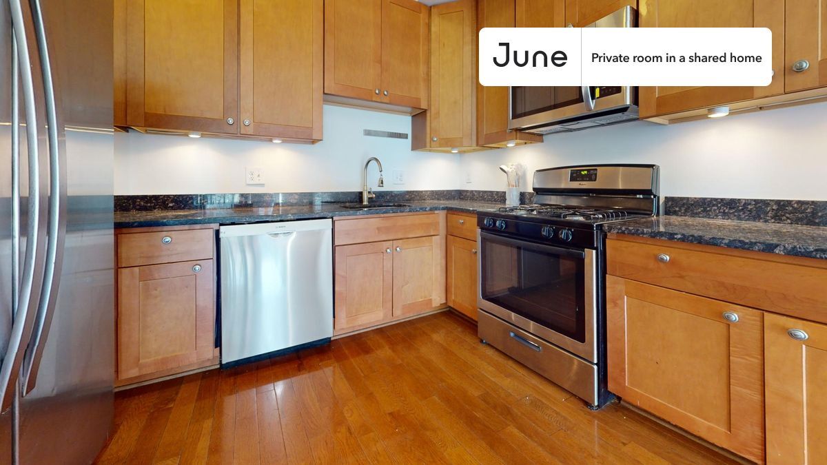 Building Photo - Room in Shared 3 bed/3.5 bath home