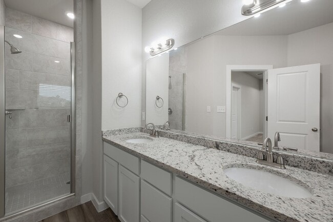 Building Photo - Luxurious 3/3.5 in The Preserve at the Dominion