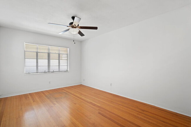 Building Photo - Beautiful Home For Rent in St Petersburg!