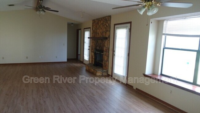 Building Photo - 1389 Pawnee St