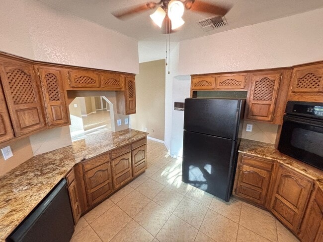 Building Photo - Stunning 3Bed/2Bath/2Car 1st Floor Condo with Private Yard, and Luxurious Amenities!