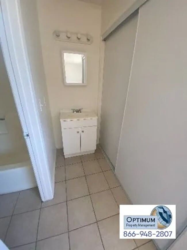 Building Photo - Charming 3-Bedroom Home with Large Backyard & Fenced Front Yard