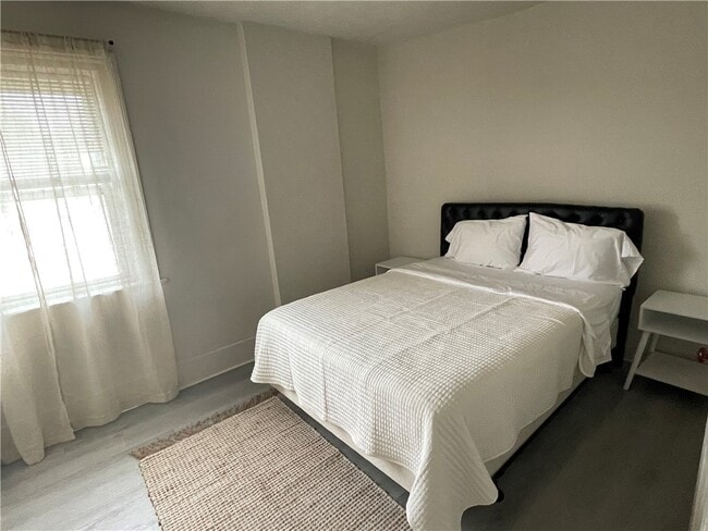 Building Photo - 74 Richmond St