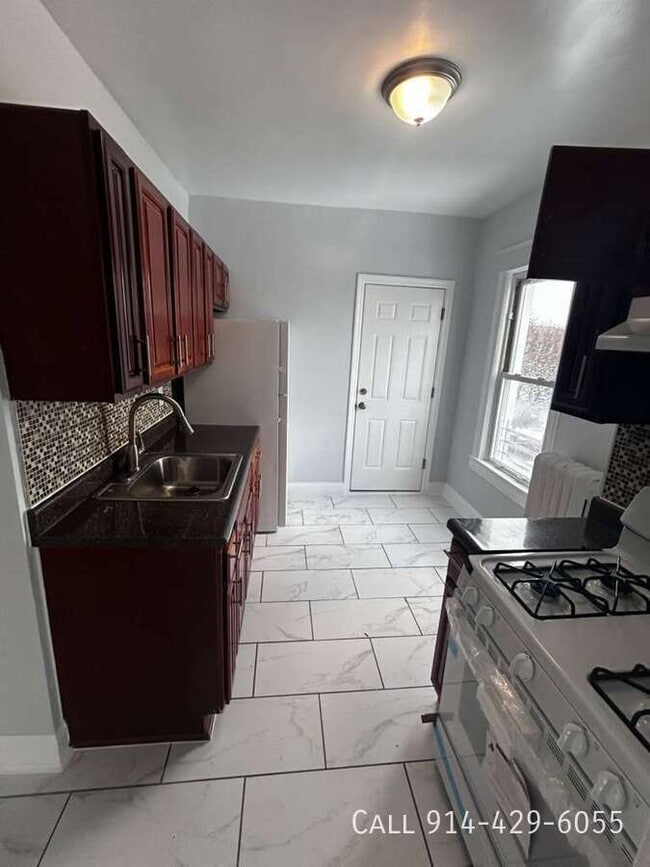 Building Photo - 33 William St