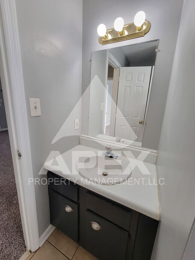 Building Photo - 3 Bd - 2 Ba Single Family Home in North Knoxville - Fountain City!