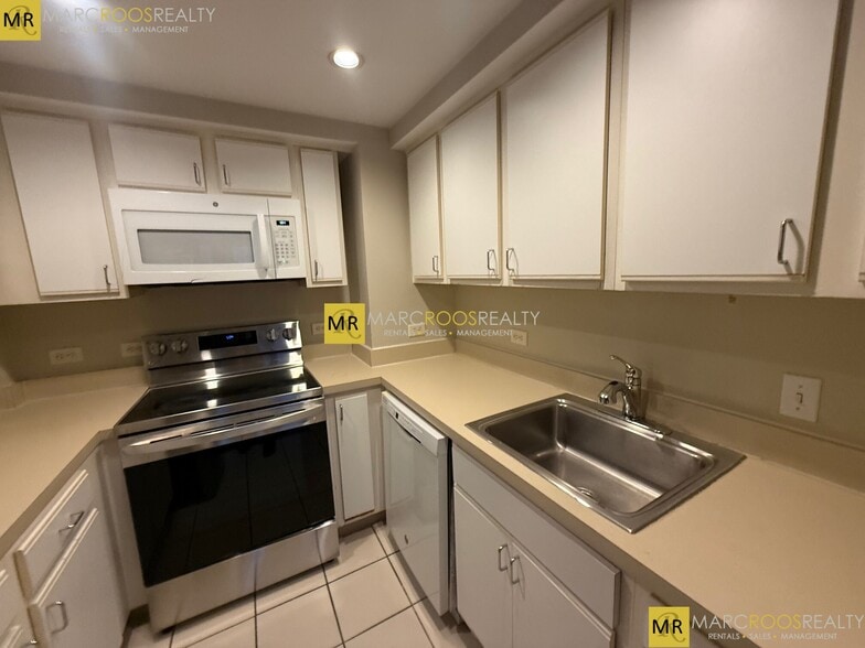 Building Photo - 534 Commonwealth Ave