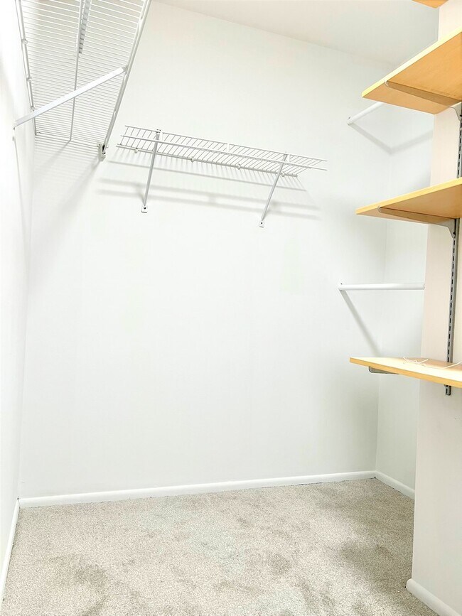 Building Photo - 601 Hanover Ct
