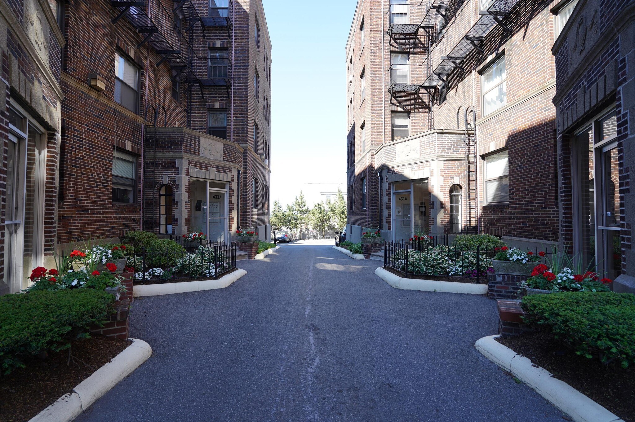 Building Photo - 431 Broadway