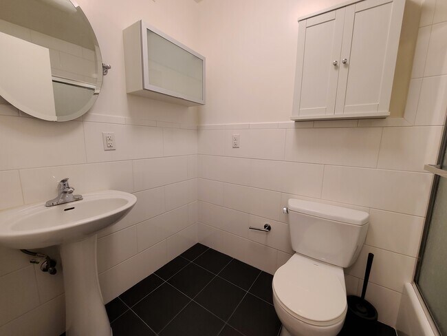 Building Photo - 1400 Castro St