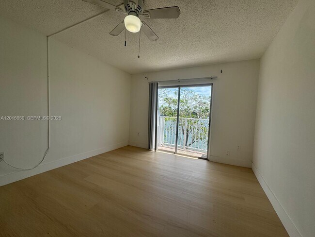 Building Photo - 4122 SW 61st Ave