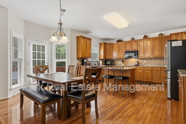 Building Photo - 3809 Stoneybrook Dr