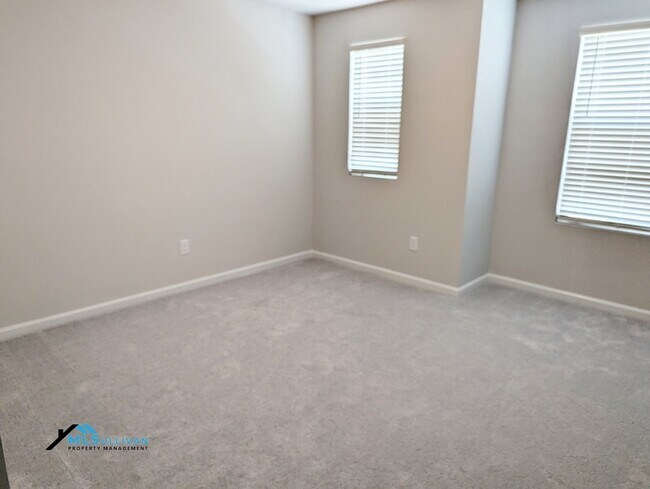 Building Photo - 5866 Woodlawn Dr