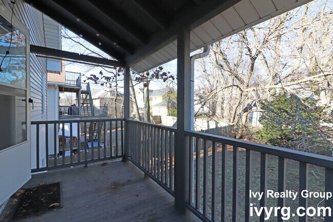 Building Photo - 394-396 Mt Auburn St