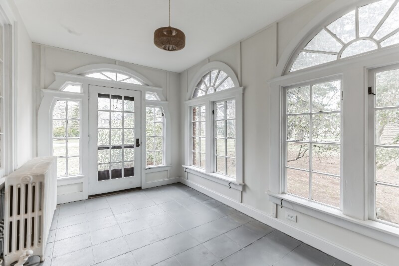 Building Photo - 60 Maple Ave