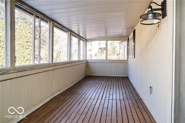 Building Photo - 802 Westridge N Dr