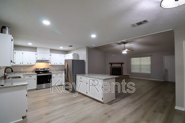 Building Photo - 9001 Thompson Dr