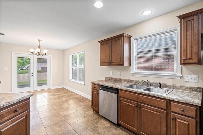 Building Photo - 926 Tudor Ln