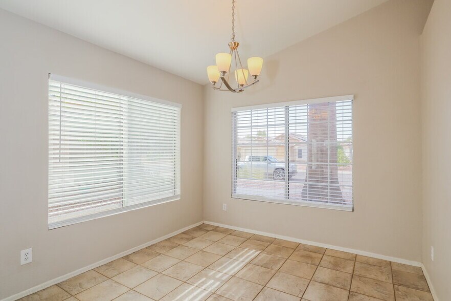 Building Photo - 2214 E Aire Libre Ave