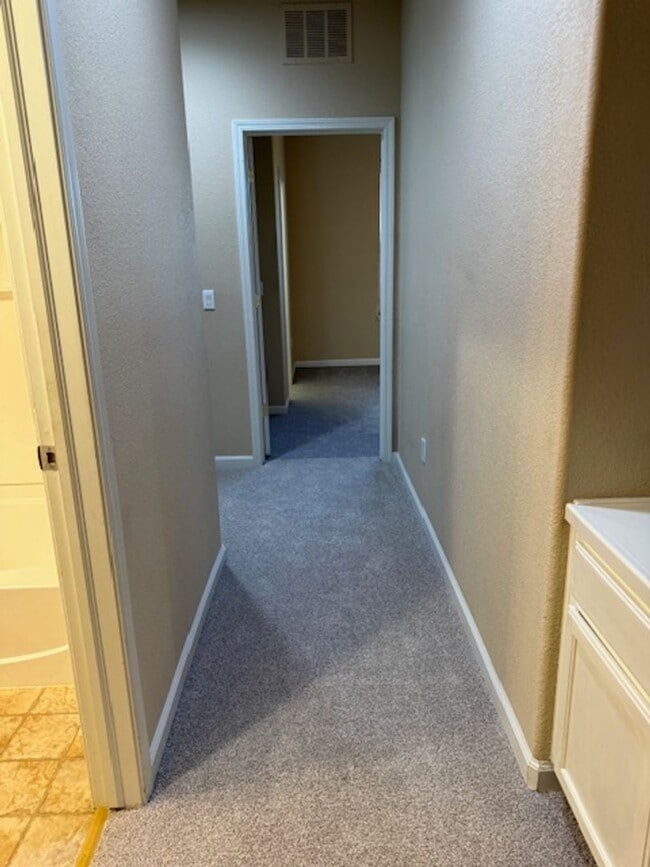 Building Photo - Gorgeous Natomas Condo