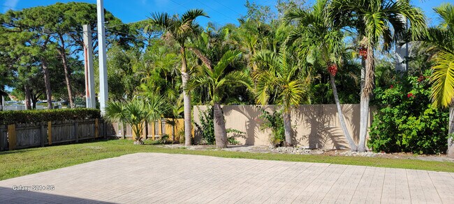 Building Photo - 5200 West Blvd