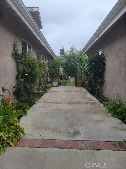Building Photo - 539 S Michillinda Ave
