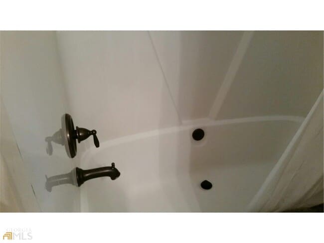 Building Photo - 85 Emerald Dr