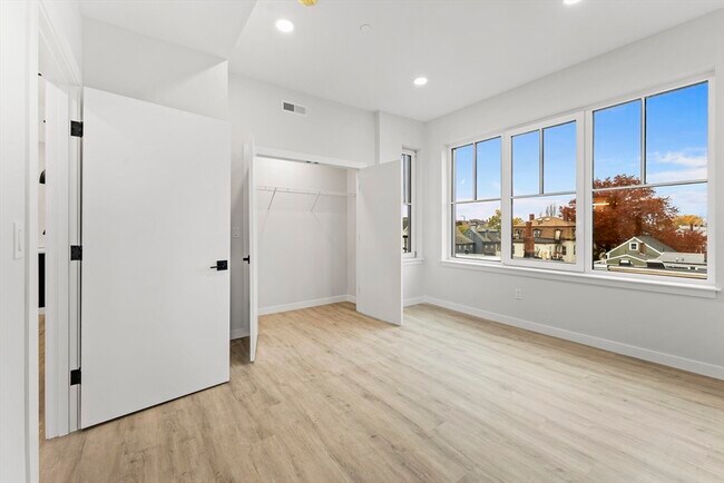 Building Photo - 24-28 Mt Pleasant St