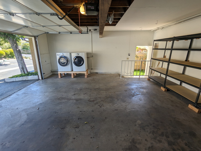 Building Photo - 327 Sprucewood Ave