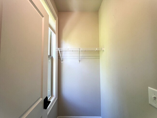 Building Photo - 4353 Parkside Pl