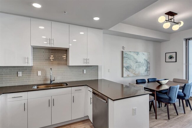 Building Photo - 1703 N Tamiami Trl