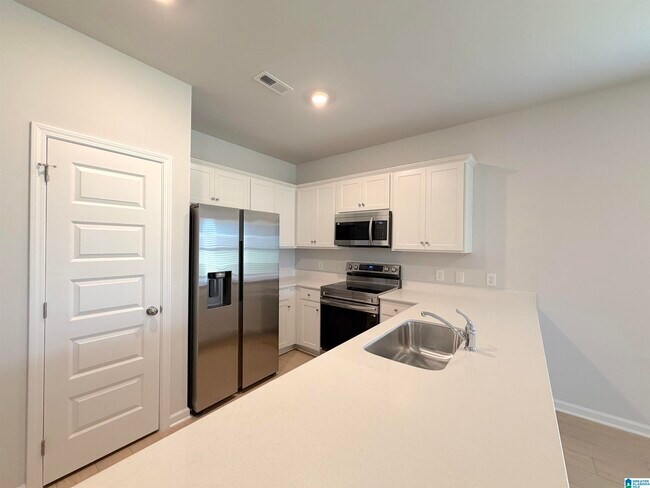 Building Photo - 22869 Dashwood Ln