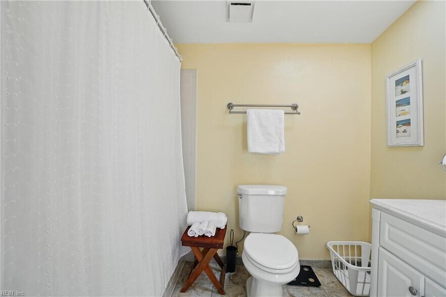 Building Photo - 2301 Beach Castle Ln
