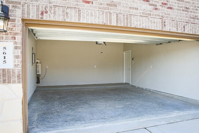 Building Photo - 5615 Cedar Cres Ct