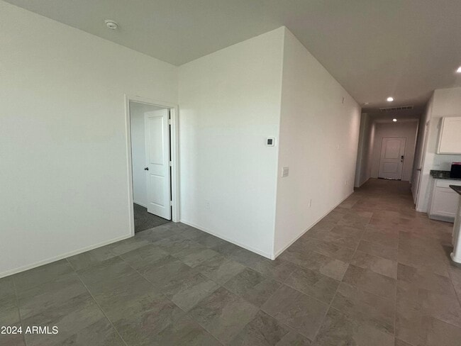 Building Photo - 1575 E Lardner Dr