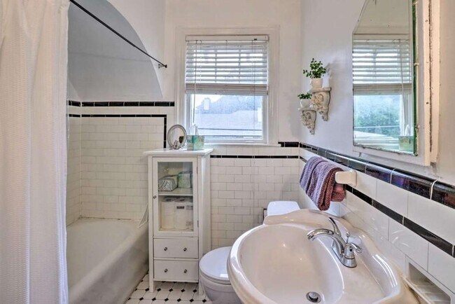 Bathroom - 1337 Harbert Ave