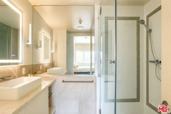 Building Photo - 1155 N La Cienega Blvd