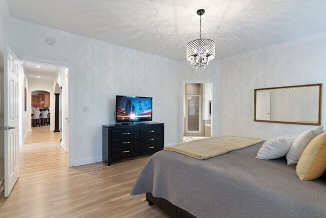 Building Photo - Stunning 5BR Executive Style Home in Brentwood