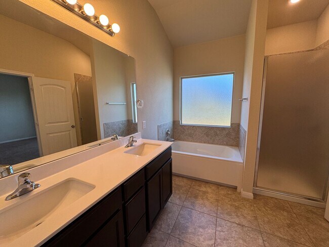 Building Photo - 8900 Viewpark Ln