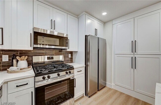 Building Photo - 3948 N Cobble Creek Ct