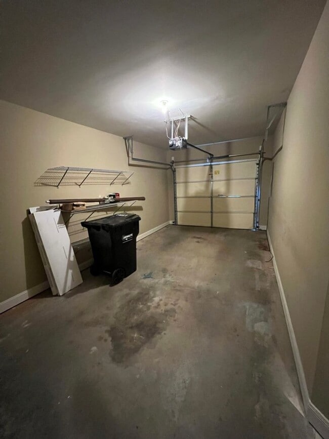 Building Photo - Townhome For Rent In Vestavia Hills!!! Ava...