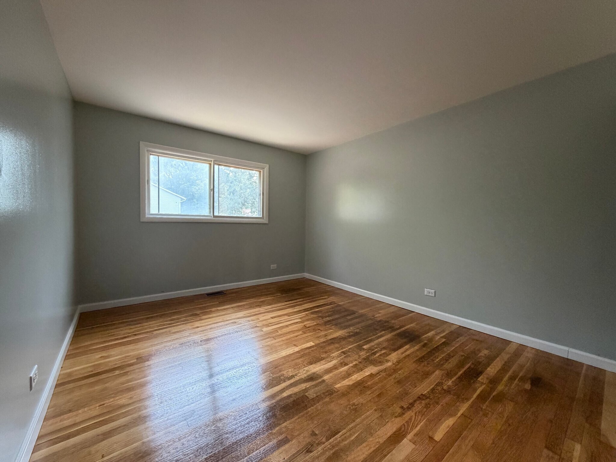 Building Photo - 1068 Bristol Ct