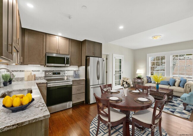 Building Photo - 25 Lawrence St