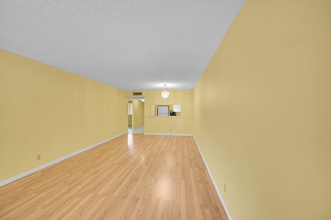 Building Photo - 3154 Via Poinciana